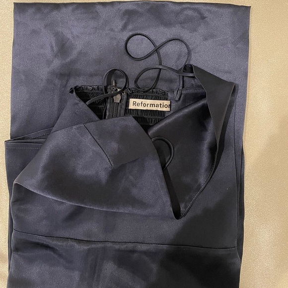 Reformation Frankie Silk Dress in Navy *NEW* - Picture 6 of 7